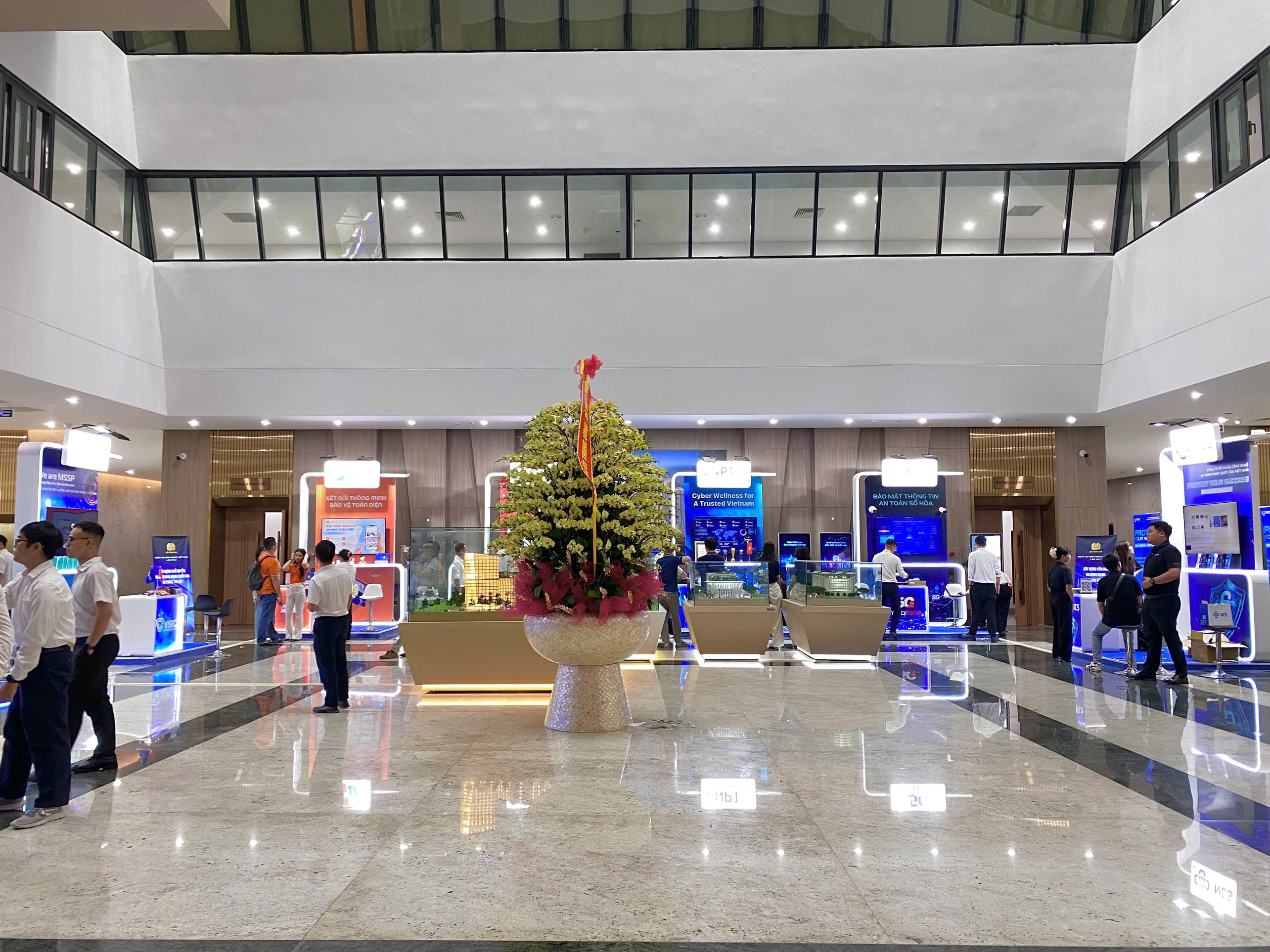 toàn cảnh 7 booth (Triển lãm công nghệ 5/8/ 2025)